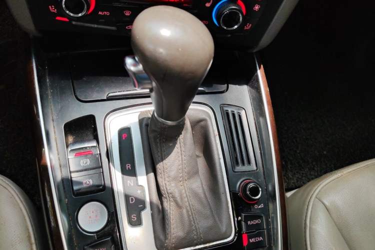 Used Audi Q5 2012 2.0TFSI Comfort Version Gear Lever