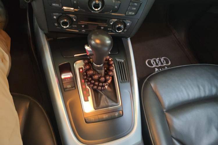 Used Audi Q5 2012 2.0TFSI Technology Model Gear Lever