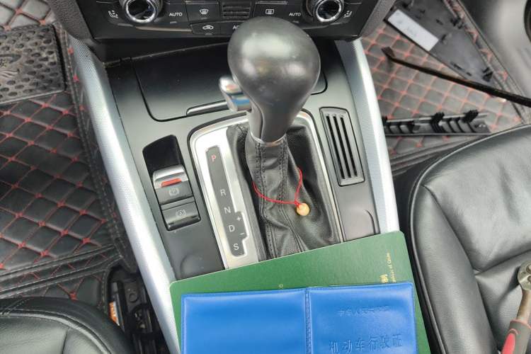 Used Audi Q5 2012 2.0TFSI Technology Model Gear Lever