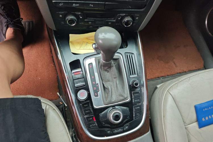 Used Audi Q5 2012 2.0TFSI Comfort Version Gear Lever