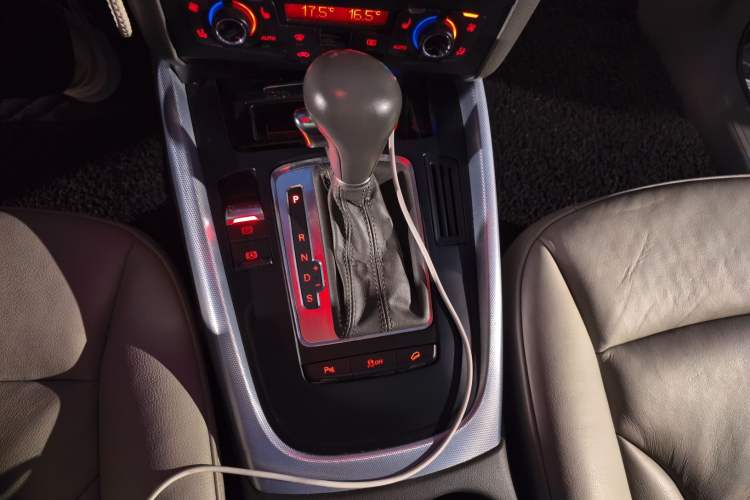 Used Audi Q5 2012 2.0TFSI Technology Model Gear Lever