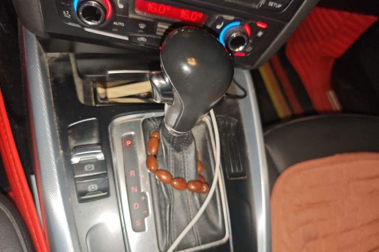 Used Audi Q5 2012 2.0TFSI Technology Model Gear Lever