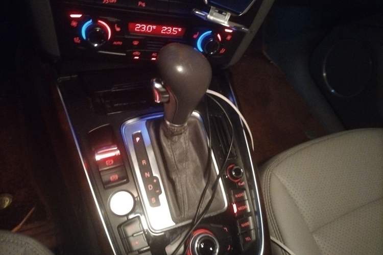Used Audi Q5 2012 2.0TFSI Trendy Edition Gear Lever