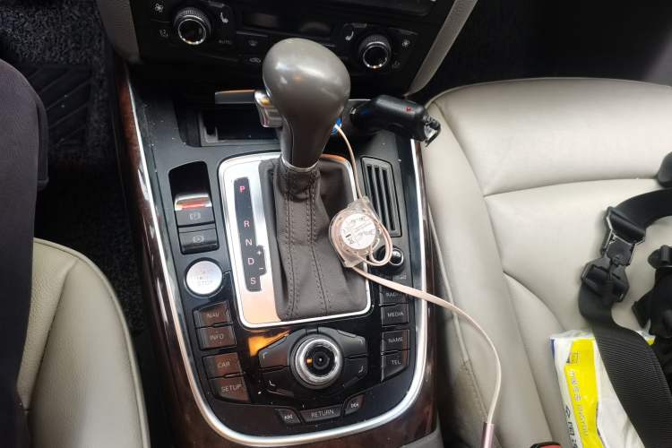 Used Audi Q5 2012 2.0TFSI Comfort Version Gear Lever