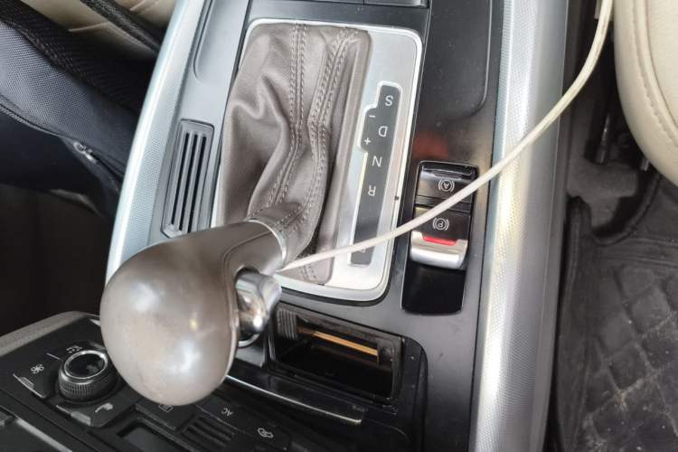 Used Audi Q5 2012 2.0TFSI Technology Model Gear Lever