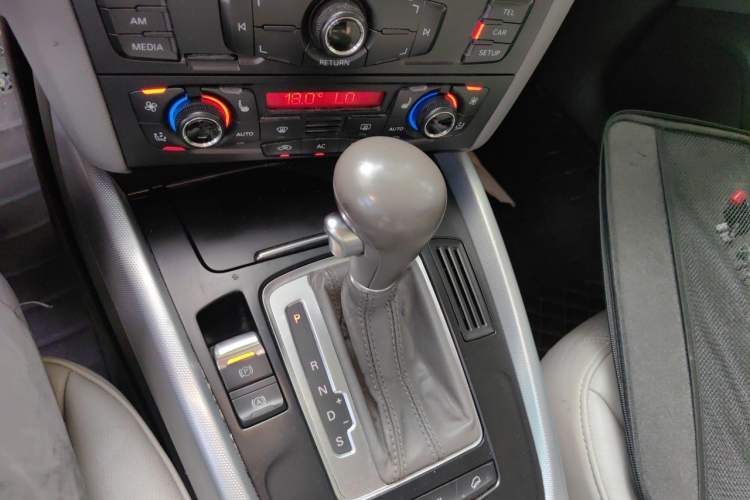 Used Audi Q5 2012 2.0TFSI Technology Model Gear Lever