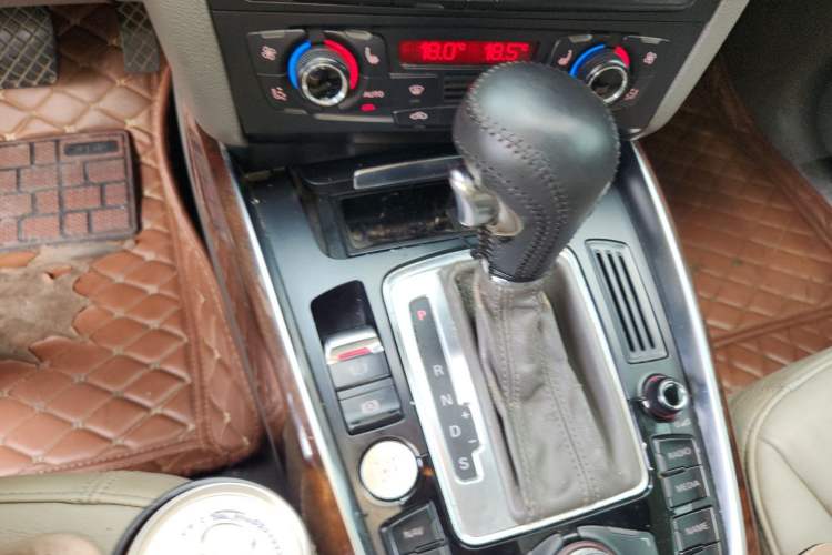Used Audi Q5 2012 2.0TFSI Technology Model Gear Lever