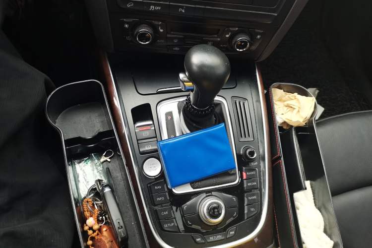Used Audi Q5 2012 2.0TFSI Comfort Version Gear Lever