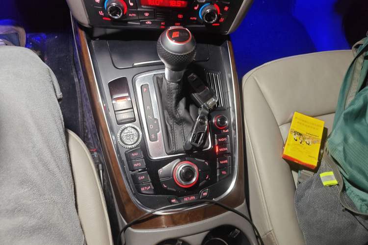 Used Audi Q5 2012 2.0TFSI Comfort Version Gear Lever