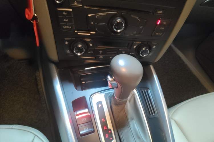 Used Audi Q5 2012 2.0TFSI Technology Model Gear Lever