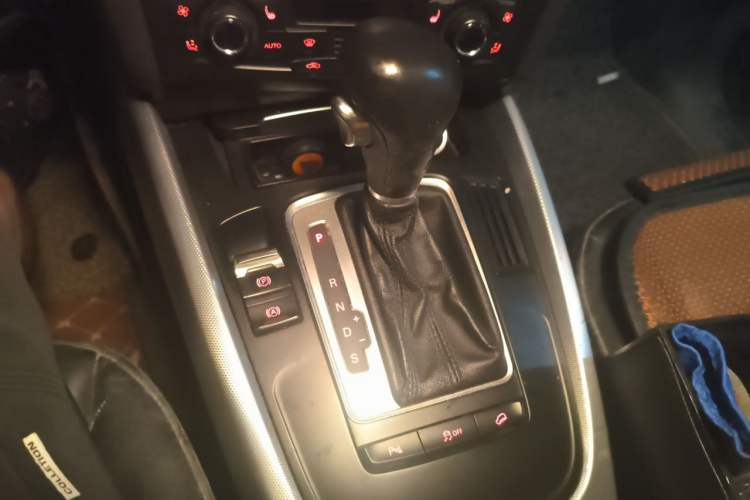 Used Audi Q5 2012 2.0TFSI Technology Model Gear Lever