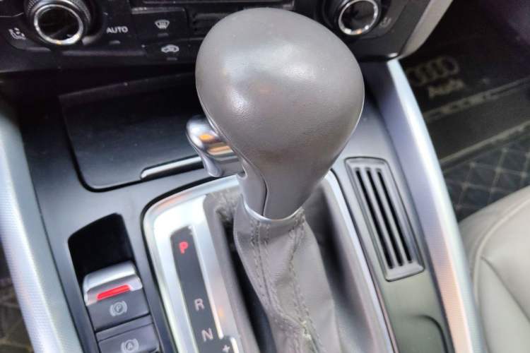Used Audi Q5 2012 2.0TFSI Technology Model Gear Lever