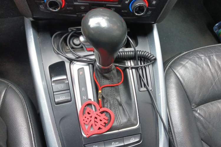 Used Audi Q5 2012 2.0TFSI Technology Model Gear Lever
