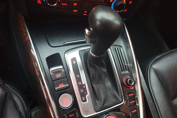 Used Audi Q5 2012 2.0TFSI Comfort Version Gear Lever