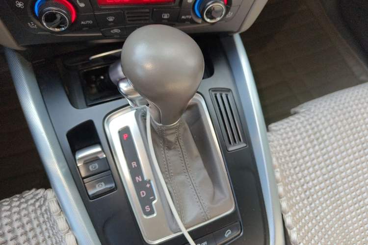 Used Audi Q5 2012 2.0TFSI Technology Model Gear Lever