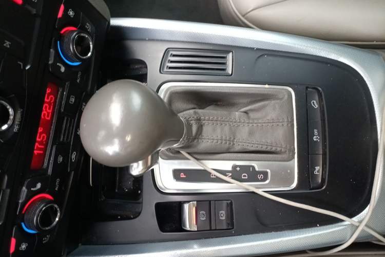 Used Audi Q5 2012 2.0TFSI Technology Model Gear Lever