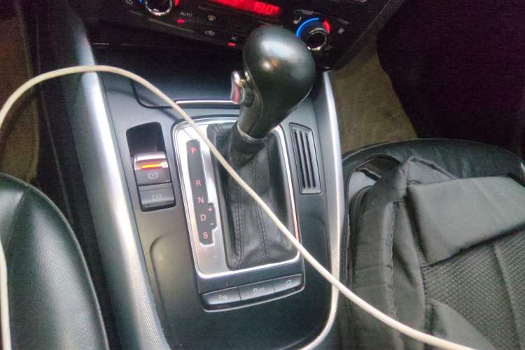 Used Audi Q5 2012 2.0TFSI Technology Model Gear Lever