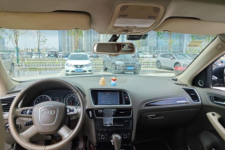 Used Audi Q5 2012 2.0TFSI Comfort Version Headliner