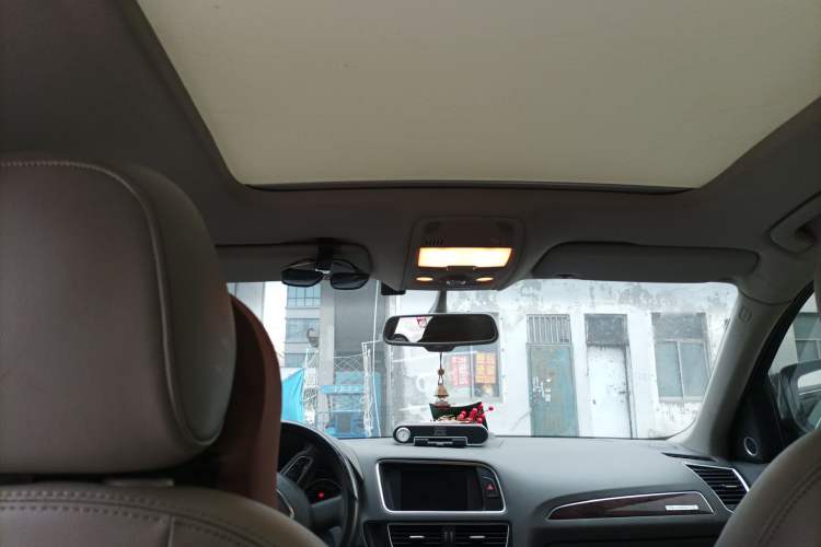 Used Audi Q5 2012 2.0TFSI Comfort Version Headliner