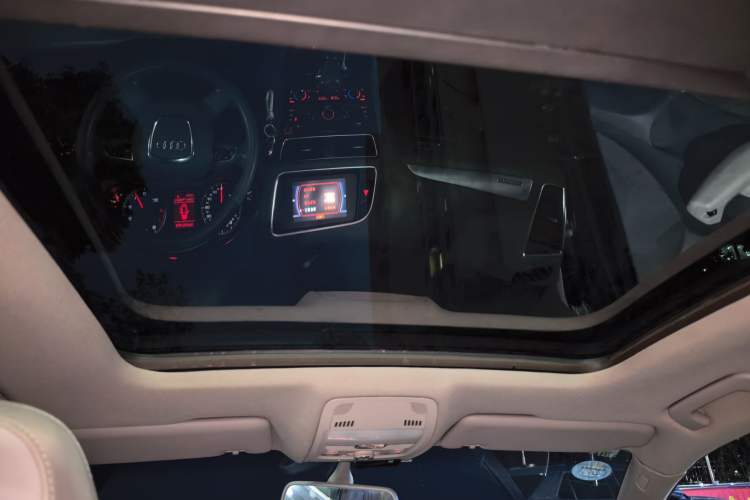 Used Audi Q5 2012 2.0TFSI Technology Model Headliner