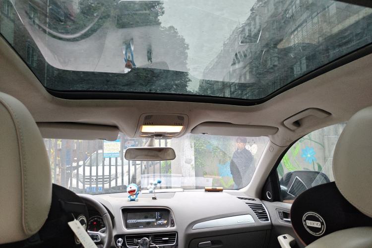 Used Audi Q5 2012 2.0TFSI Technology Model Headliner