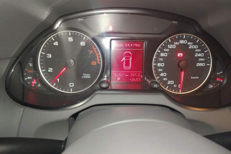 Used Audi Q5 2012 2.0TFSI Technology Model Odometer Close Up