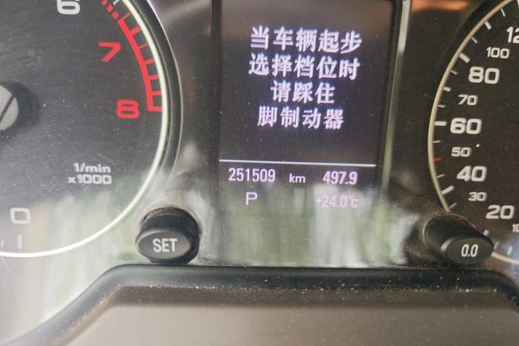 Used Audi Q5 2012 2.0TFSI Comfort Version Odometer Close Up