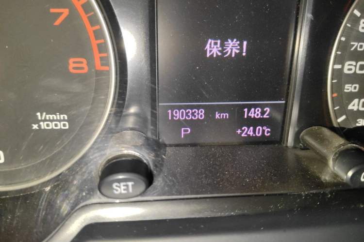 Used Audi Q5 2012 2.0TFSI Comfort Version Odometer Close Up