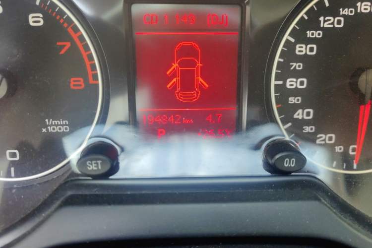Used Audi Q5 2012 2.0TFSI Technology Model Odometer Close Up