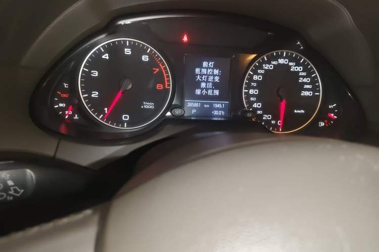 Used Audi Q5 2012 2.0TFSI Comfort Version Odometer Close Up