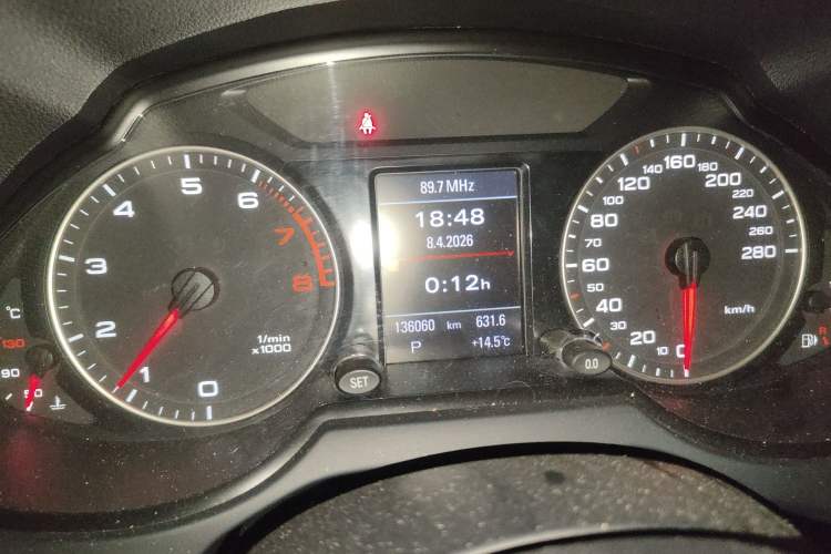 Used Audi Q5 2012 2.0TFSI hybrid Odometer Close Up