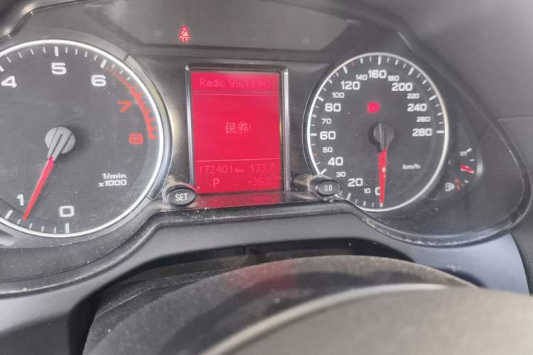 Used Audi Q5 2012 2.0TFSI Technology Model Odometer Close Up