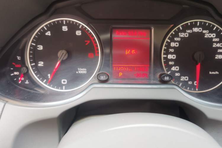 Used Audi Q5 2012 2.0TFSI Trendy Edition Odometer Close Up