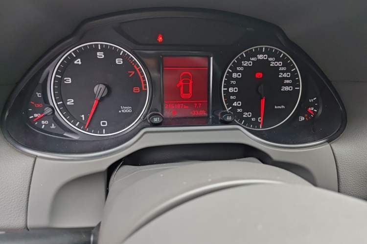 Used Audi Q5 2012 2.0TFSI Trendy Edition Odometer Close Up