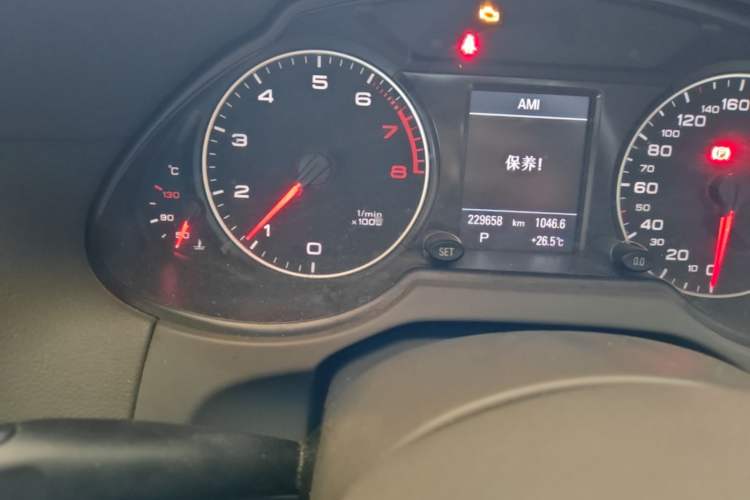 Used Audi Q5 2012 2.0TFSI Comfort Version Odometer Close Up