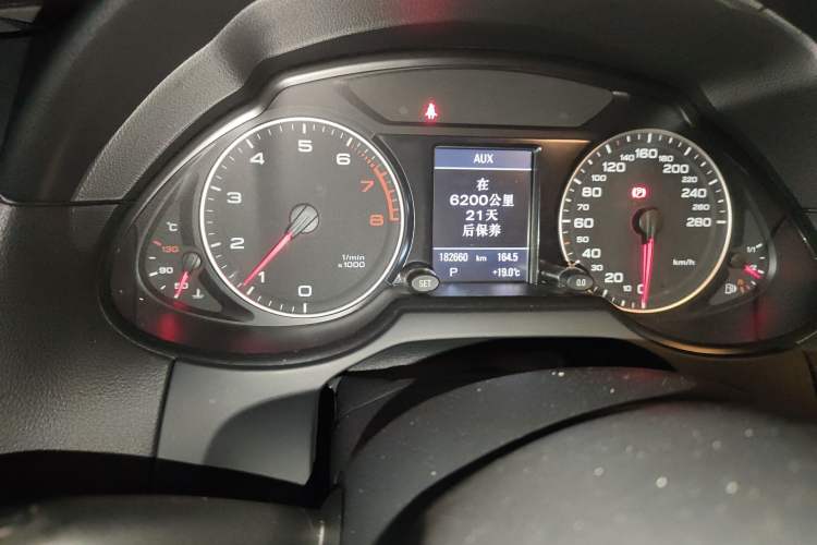 Used Audi Q5 2012 2.0TFSI Technology Model Odometer Close Up