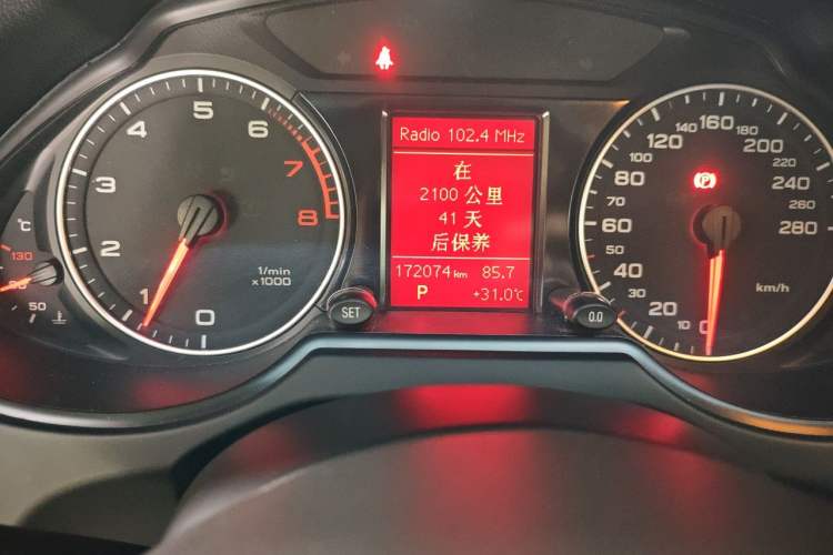 Used Audi Q5 2012 2.0TFSI Technology Model Odometer Close Up