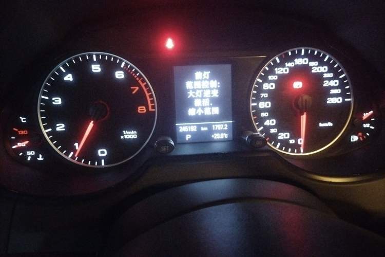 Used Audi Q5 2012 2.0TFSI Trendy Edition Odometer Close Up