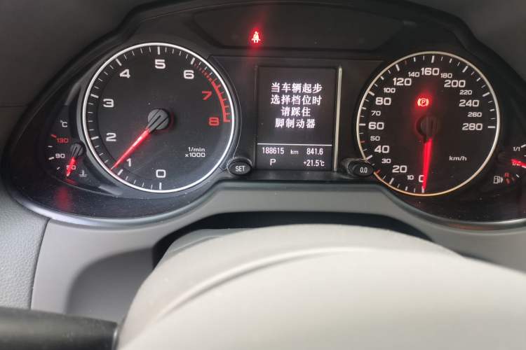 Used Audi Q5 2012 2.0TFSI Comfort Version Odometer Close Up