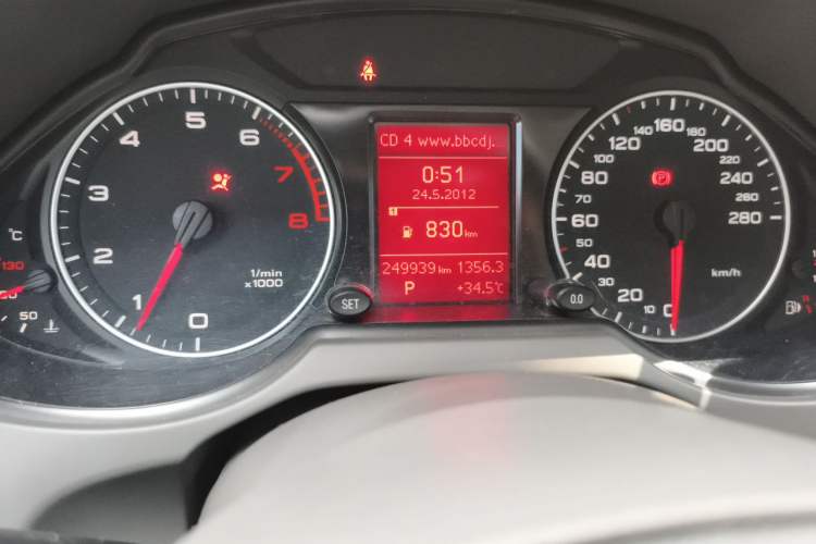 Used Audi Q5 2012 2.0TFSI Technology Model Odometer Close Up