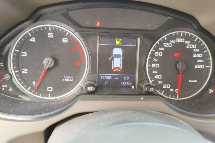 Used Audi Q5 2012 2.0TFSI Technology Model Odometer Close Up