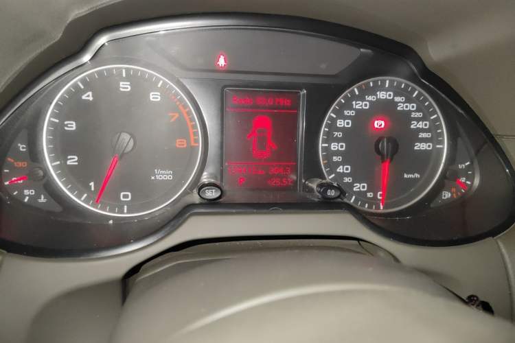 Used Audi Q5 2012 2.0TFSI Technology Model Odometer Close Up