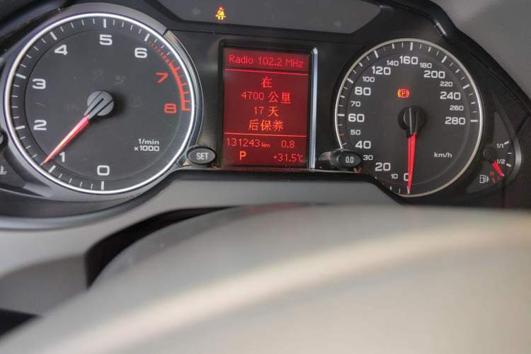 Used Audi Q5 2012 2.0TFSI Technology Model Odometer Close Up