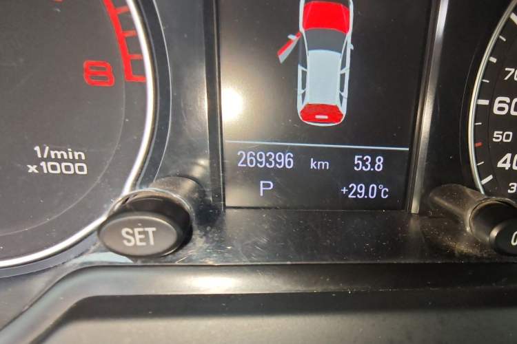 Used Audi Q5 2012 2.0TFSI Trendy Edition Odometer Close Up