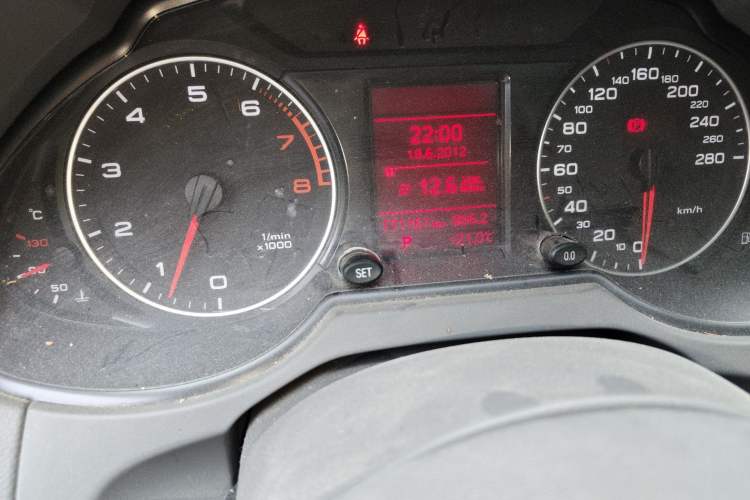 Used Audi Q5 2012 2.0TFSI Technology Model Odometer Close Up