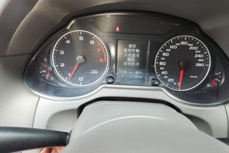 Used Audi Q5 2012 2.0TFSI Technology Model Odometer Close Up