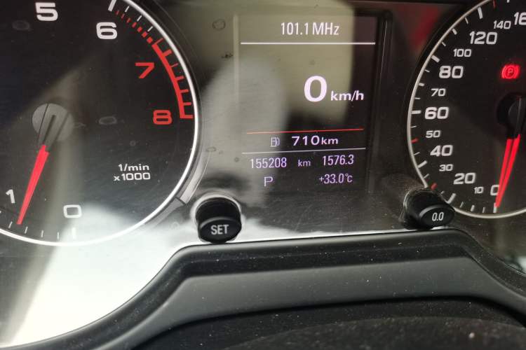 Used Audi Q5 2012 2.0TFSI Comfort Version Odometer Close Up