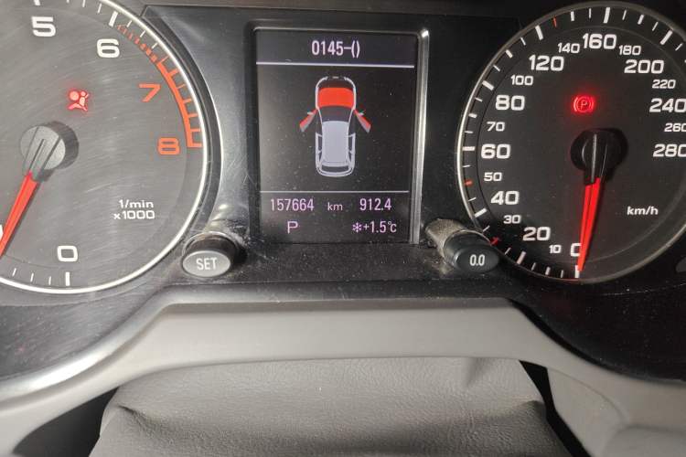 Used Audi Q5 2012 2.0TFSI Comfort Version Odometer Close Up
