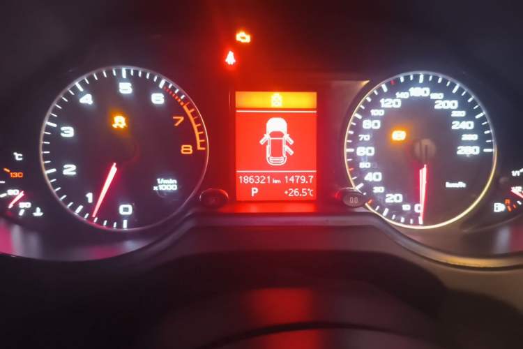 Used Audi Q5 2012 2.0TFSI Technology Model Odometer Close Up