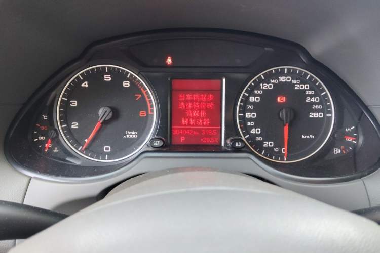 Used Audi Q5 2012 2.0TFSI Technology Model Odometer Close Up